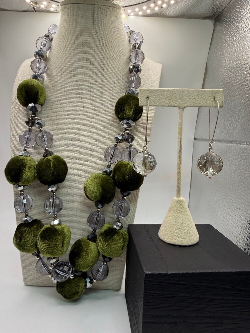 Plunder Evergreen Velvet Necklace & Plunder ER’s